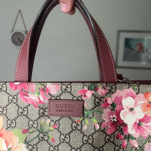 GUCCI Double G Momogram
Blooms Supreme Pink Floral Canvas
Tote Handbag - Picture 4 of 5